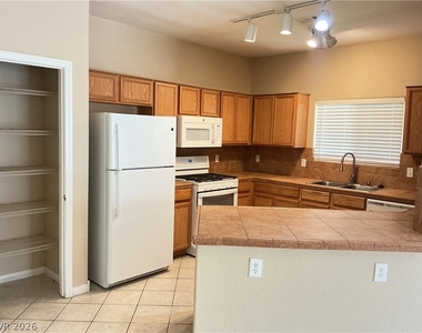 9303 Gilcrease Avenue - Photo Thumbnail 3