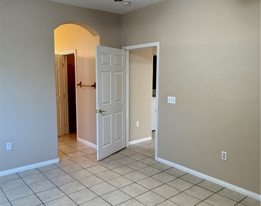 9303 Gilcrease Avenue - Photo Thumbnail 18