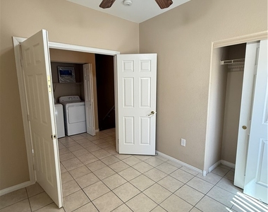 9303 Gilcrease Avenue - Photo Thumbnail 12