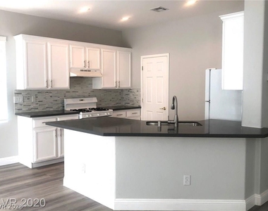 9769 Wailings Avenue - Photo Thumbnail 7