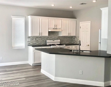 9769 Wailings Avenue - Photo Thumbnail 9