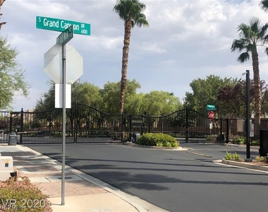 9769 Wailings Avenue - Photo Thumbnail 8