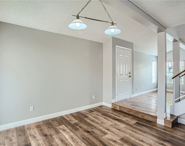 2910 Currant Lane - Photo Thumbnail 10