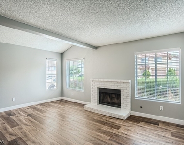 2910 Currant Lane - Photo Thumbnail 3