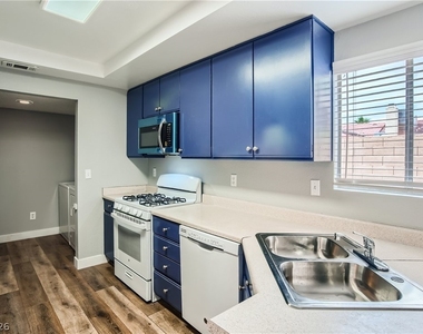 2910 Currant Lane - Photo Thumbnail 5