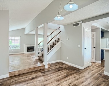 2910 Currant Lane - Photo Thumbnail 8