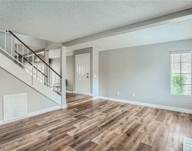 2910 Currant Lane - Photo Thumbnail 4