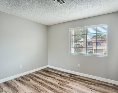 2910 Currant Lane - Photo Thumbnail 16