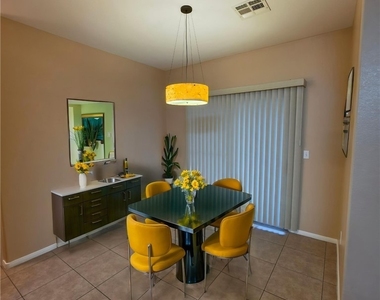 904 Domnus Lane - Photo Thumbnail 8