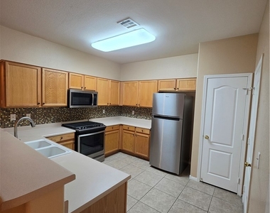 904 Domnus Lane - Photo Thumbnail 7