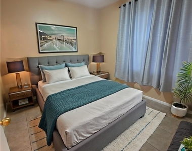 904 Domnus Lane - Photo Thumbnail 9