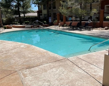 904 Domnus Lane - Photo Thumbnail 16