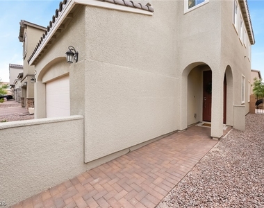 869 Greenspire Street - Photo Thumbnail 3
