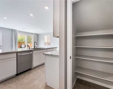 869 Greenspire Street - Photo Thumbnail 17