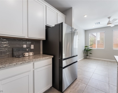 869 Greenspire Street - Photo Thumbnail 16