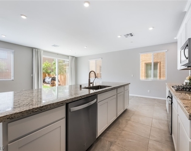 869 Greenspire Street - Photo Thumbnail 15