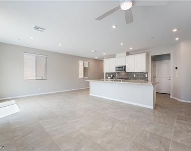 869 Greenspire Street - Photo Thumbnail 10