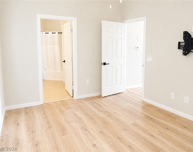 7115 S Durango Drive - Photo Thumbnail 8