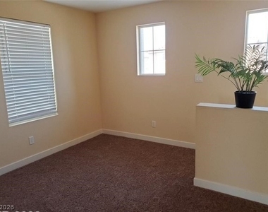 8775 Autumn Teal Avenue - Photo Thumbnail 10