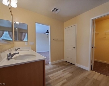 8775 Autumn Teal Avenue - Photo Thumbnail 14