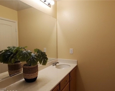 8775 Autumn Teal Avenue - Photo Thumbnail 20