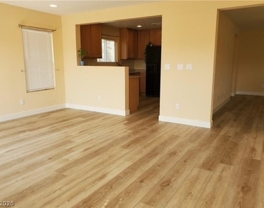 8775 Autumn Teal Avenue - Photo Thumbnail 5