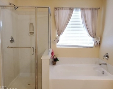 8775 Autumn Teal Avenue - Photo Thumbnail 15