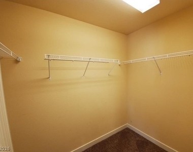 8775 Autumn Teal Avenue - Photo Thumbnail 17