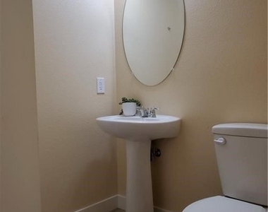 8775 Autumn Teal Avenue - Photo Thumbnail 9