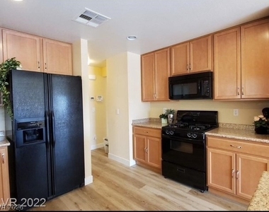 8775 Autumn Teal Avenue - Photo Thumbnail 7