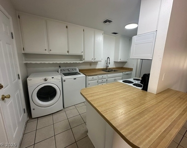3322 S Pecos Road - Photo Thumbnail 6