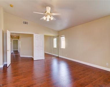 2069 Sapphire Valley Avenue - Photo Thumbnail 11