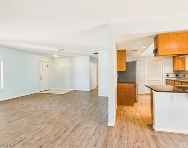 881 E Calvada Boulevard - Photo Thumbnail 9
