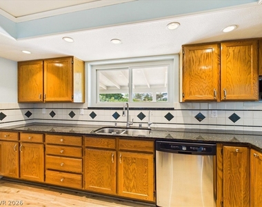 881 E Calvada Boulevard - Photo Thumbnail 15