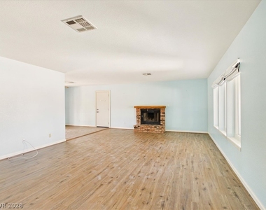 881 E Calvada Boulevard - Photo Thumbnail 3