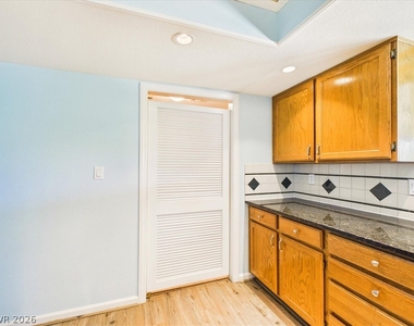 881 E Calvada Boulevard - Photo Thumbnail 17