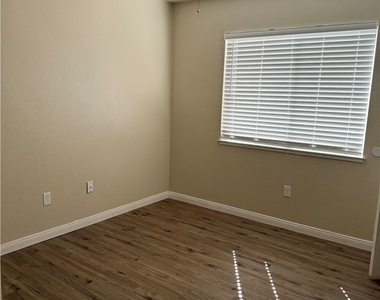 5904 Alimar Drive - Photo Thumbnail 6
