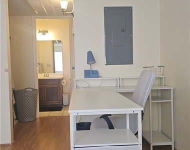 1361 E University Avenue - Photo Thumbnail 9