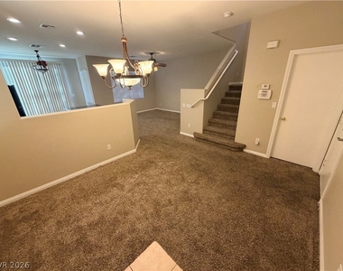 6535 Goldfield Street - Photo Thumbnail 3