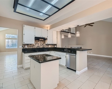 7624 Desert Largo Avenue - Photo Thumbnail 10