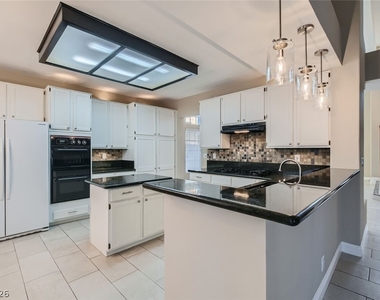 7624 Desert Largo Avenue - Photo Thumbnail 9