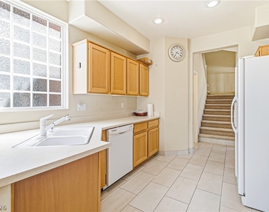 10051 Candy Bouquet Street - Photo Thumbnail 10