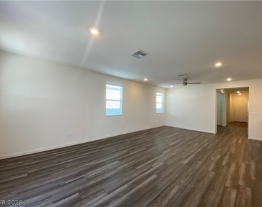 4231 Scarlet Cob Avenue - Photo Thumbnail 9