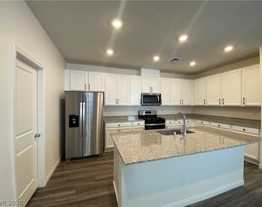 4231 Scarlet Cob Avenue - Photo Thumbnail 4