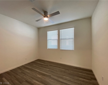 4231 Scarlet Cob Avenue - Photo Thumbnail 10