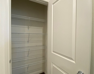 4231 Scarlet Cob Avenue - Photo Thumbnail 17