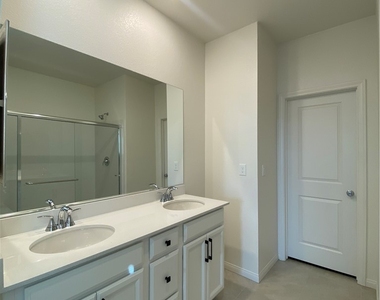 4231 Scarlet Cob Avenue - Photo Thumbnail 28