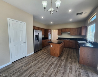7748 Cascade Bluffs Court - Photo Thumbnail 9