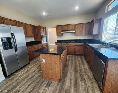 7748 Cascade Bluffs Court - Photo Thumbnail 11
