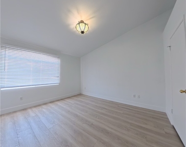 5415 W Harmon Avenue - Photo Thumbnail 22